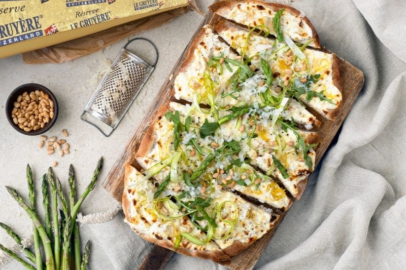 Pinsa crémeuse au Gruyère