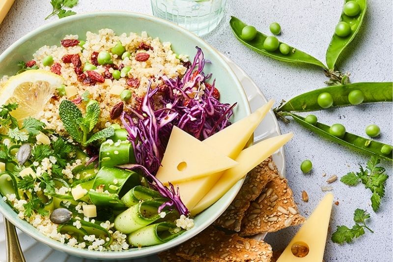 Salade de quinoa au concombre et à l’Emmentaler