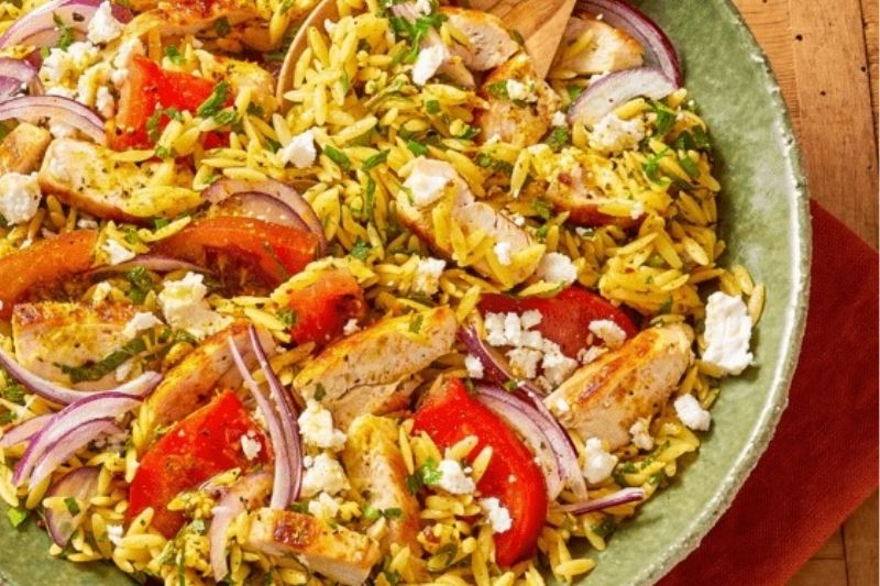 Taboulé d’orzo au poulet à l’oriental
