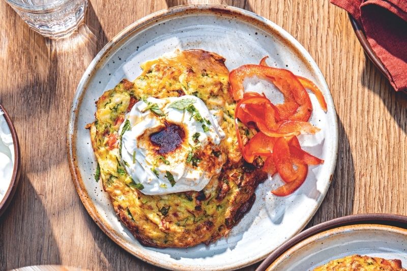 Tiganitès de courgettes et yaourt grec