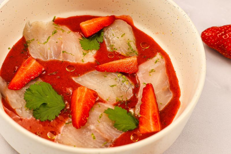 Ceviche de dorade au leche fraise
