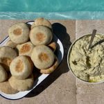 Pitas au zaatar et tartinade d’artichaut