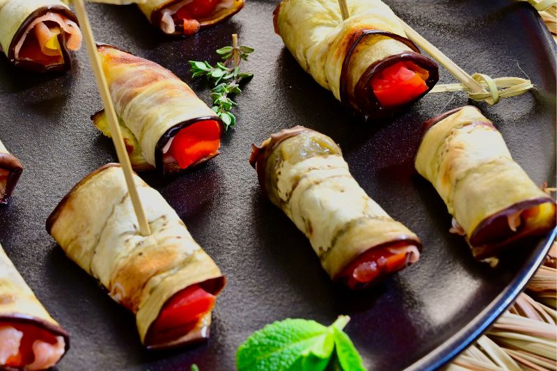 Roulés d’aubergines aux tomates