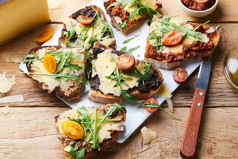 Tartines à l’Etivaz et trio de tapenades