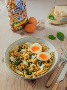 Spinach and soft-boiled egg twists recipe