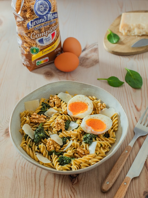 recette de Torsades aux épinards et oeuf mollet
