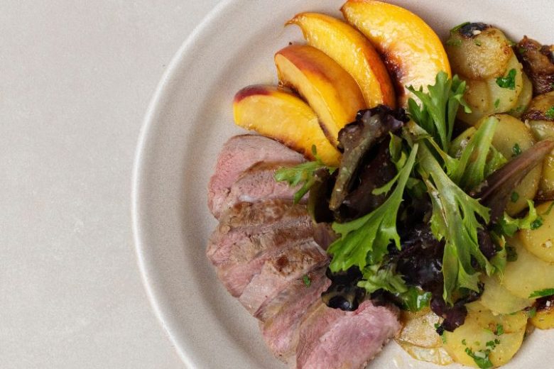 Filet de canard et nectarines rôties