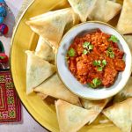 Chutney de tomates et samoussas de légumes