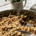 Crumble de prunes au gingembre