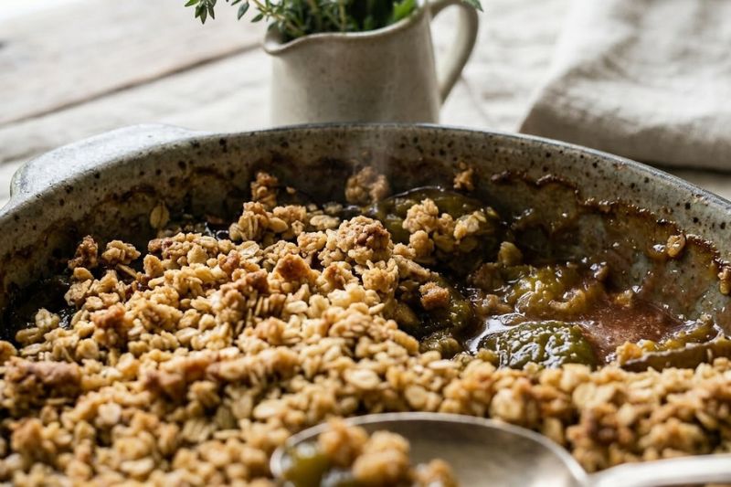 Crumble de prunes au gingembre