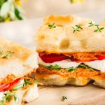 Focaccia au thon et purée de piment