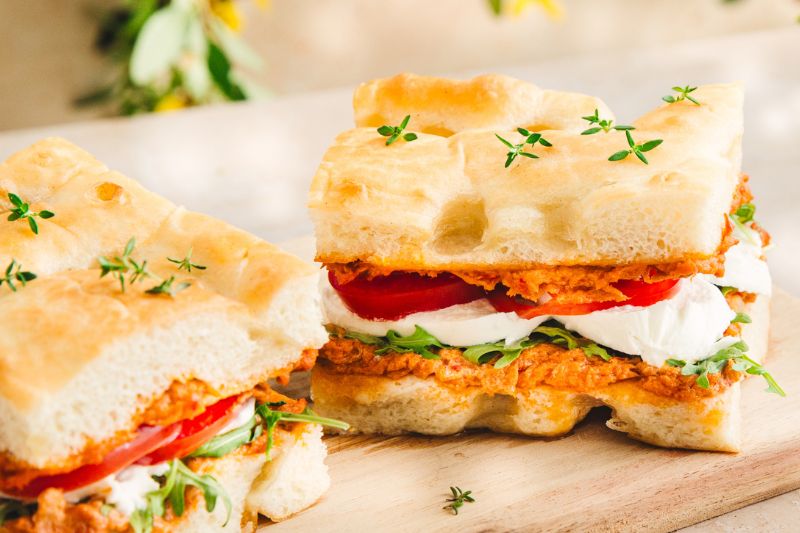 Focaccia au thon et purée de piment