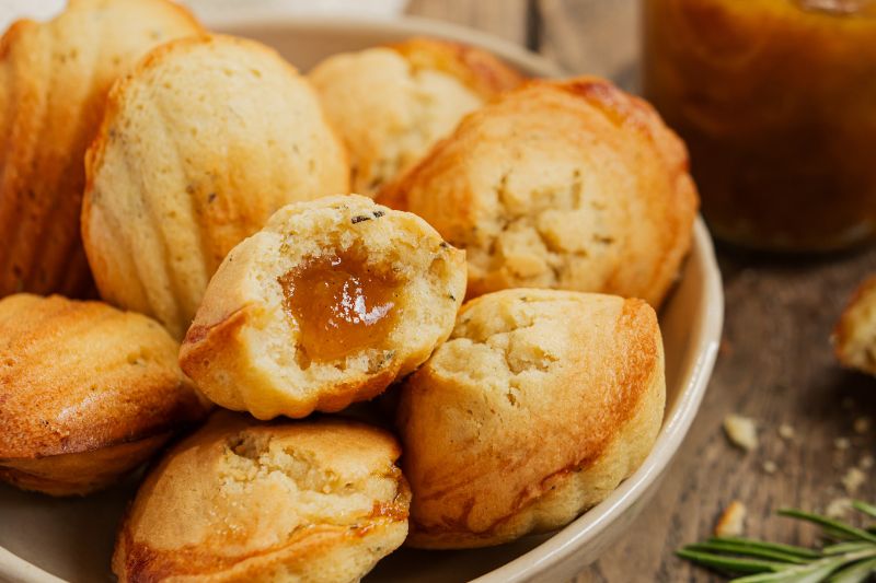 Madeleines fourrées à la mirabelle