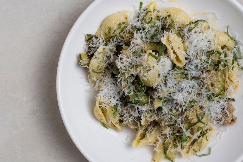 Conchiglie à la chair à saucisse et aux courgettes