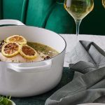 Poulet poché au citron et aux câpres
