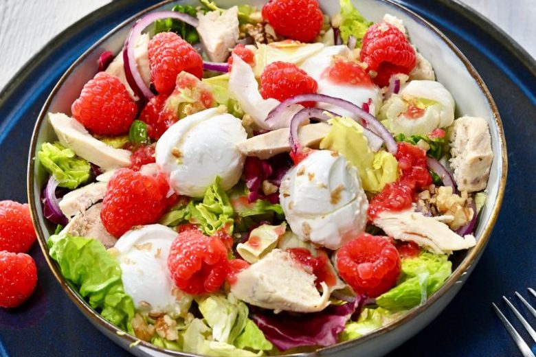 Salade fraîcheur aux framboises et aux noix