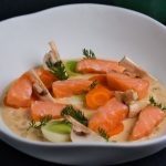 Fiskesuppe de ventrèche de saumon pochée