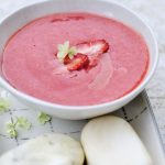 Soupe de fraises et bâtonnets glacés