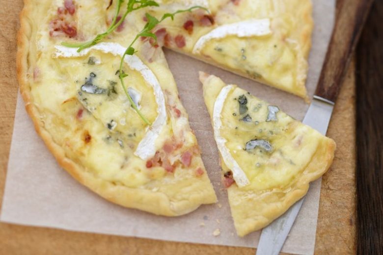 Tarte flambée au Bresse Bleu