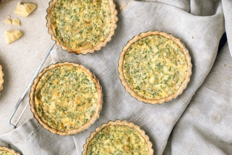 Tartelettes aux herbes et au Gruyère