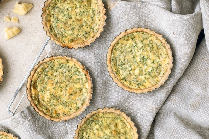 Tartelettes aux herbes et au Gruyère