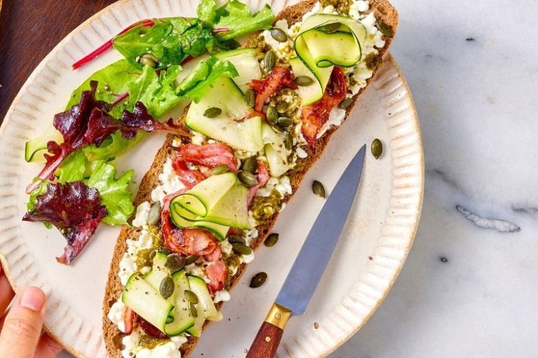Toast au lard croustillant