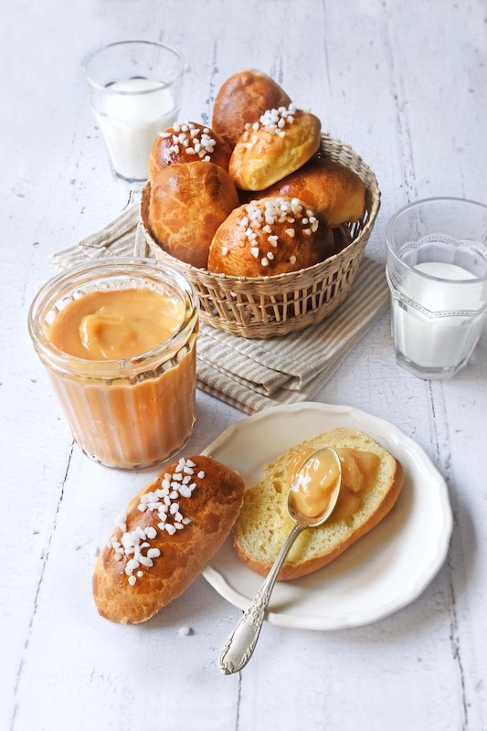 recette de Pains au lait et confiture de lait