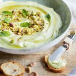 Dip avocat et feta fouettée