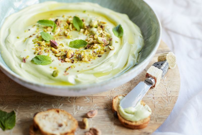 Dip avocat et feta fouettée
