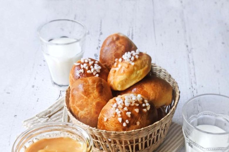 Pains au lait et confiture de lait