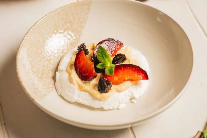 Pavlova aux prunes et pruneaux d’Agen