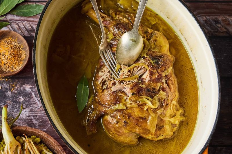 Epaule d’agneau confite au bouillon
