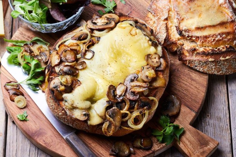 Croûte forestière au Vacherin Fribourgeois