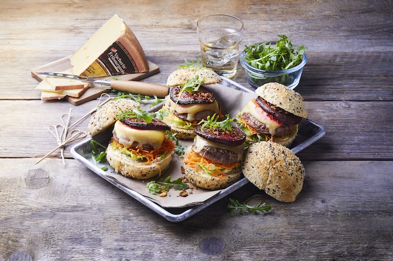 recette de Burger au Vacherin Fribourgeois et à la betterave