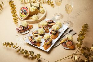 recipe for crostini with figs and Tête de Moine