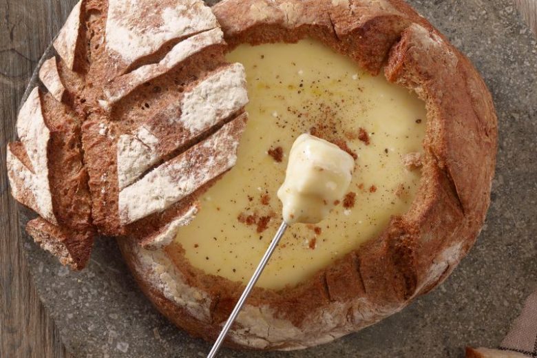 Fondue au Morbier en boule de pain