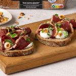 Tartine de magret au miel et au romarin