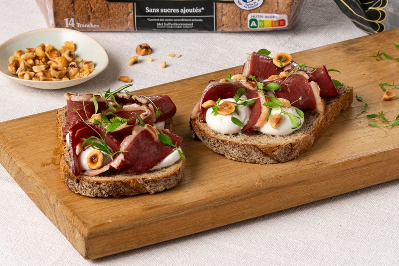 Tartine de magret au miel et au romarin
